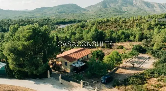 Vista exterior de Casa o xalet en venda en Sierra Engarcerán amb Aire condicionat, Calefacció i Jardí privat