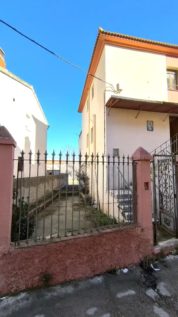 Vista exterior de Casa o chalet en venta en Alpartir con Jardín privado, Terraza y Amueblado