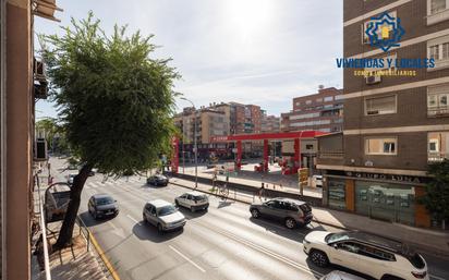 Vista exterior de Pis en venda en  Granada Capital amb Balcó