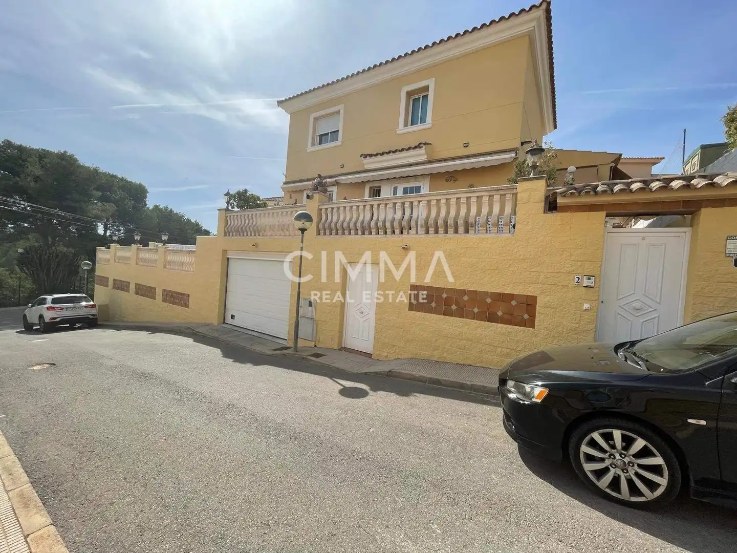 Vista exterior de Casa o xalet en venda en La Nucia amb Aire condicionat, Jardí privat i Terrassa