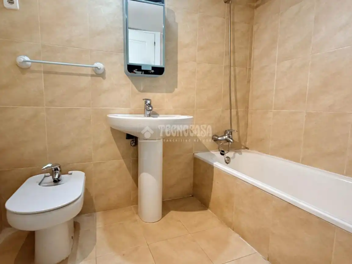 Baño de Piso en venta en Madrid con Aire acondicionado, Calefacción y Piscina comunitaria