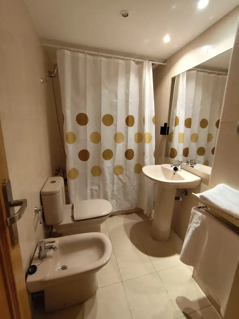 Baño de Apartamento de alquiler en Madrid con Aire acondicionado, Calefacción y Parquet