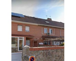 Vista exterior de Casa o xalet en venda en Getafe amb Jardí privat, Parquet i Terrassa