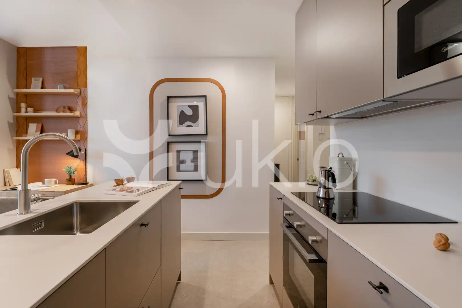 Cuina de Apartament de lloguer en Madrid amb Aire condicionat, Calefacció i Moblat