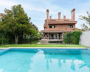 Vista exterior de Casa adosada de lloguer en Pozuelo de Alarcón amb Aire condicionat, Terrassa i Piscina