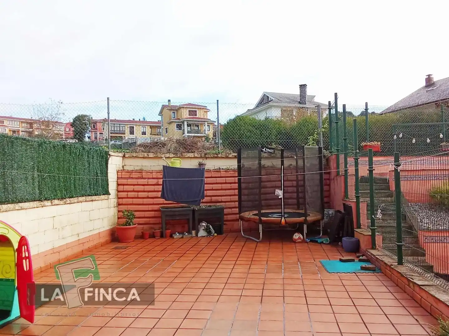 Terrassa de Casa o xalet en venda en Soto del Barco amb Calefacció, Parquet i Terrassa