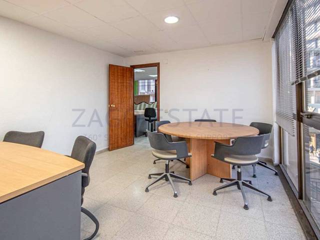 Local comercial en Alquiler en Calle Emilio Ortuño en Juzgados - Plaza de Toros