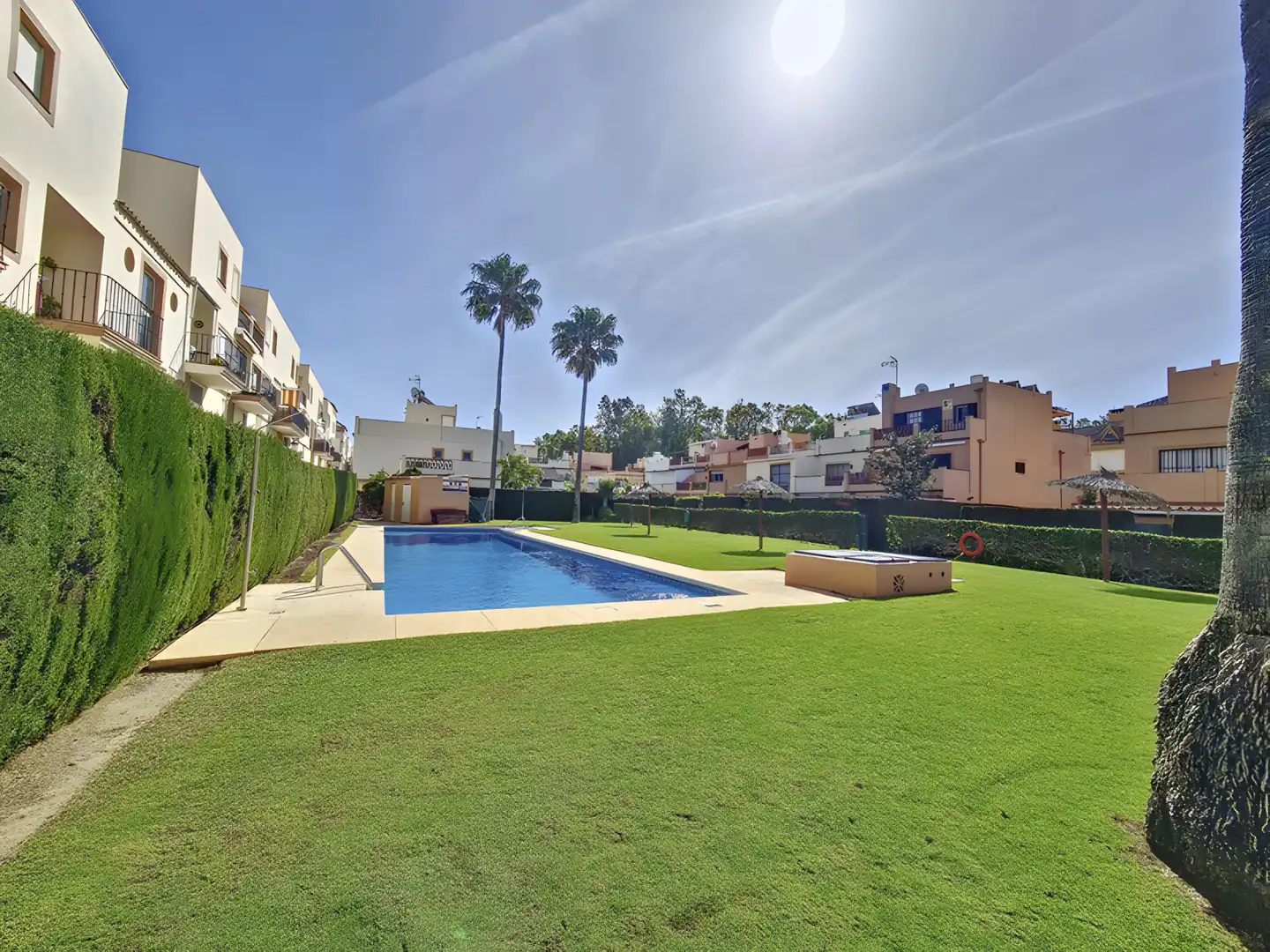 Piscina de Casa adosada en venda en Estepona amb Aire condicionat, Jardí privat i Terrassa