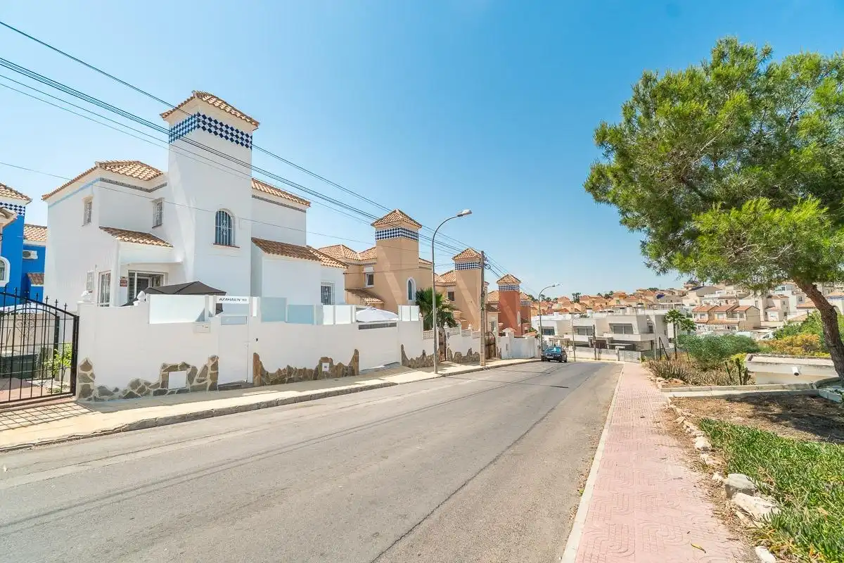 Vista exterior de Apartamento en venta en San Miguel de Salinas con Calefacción
