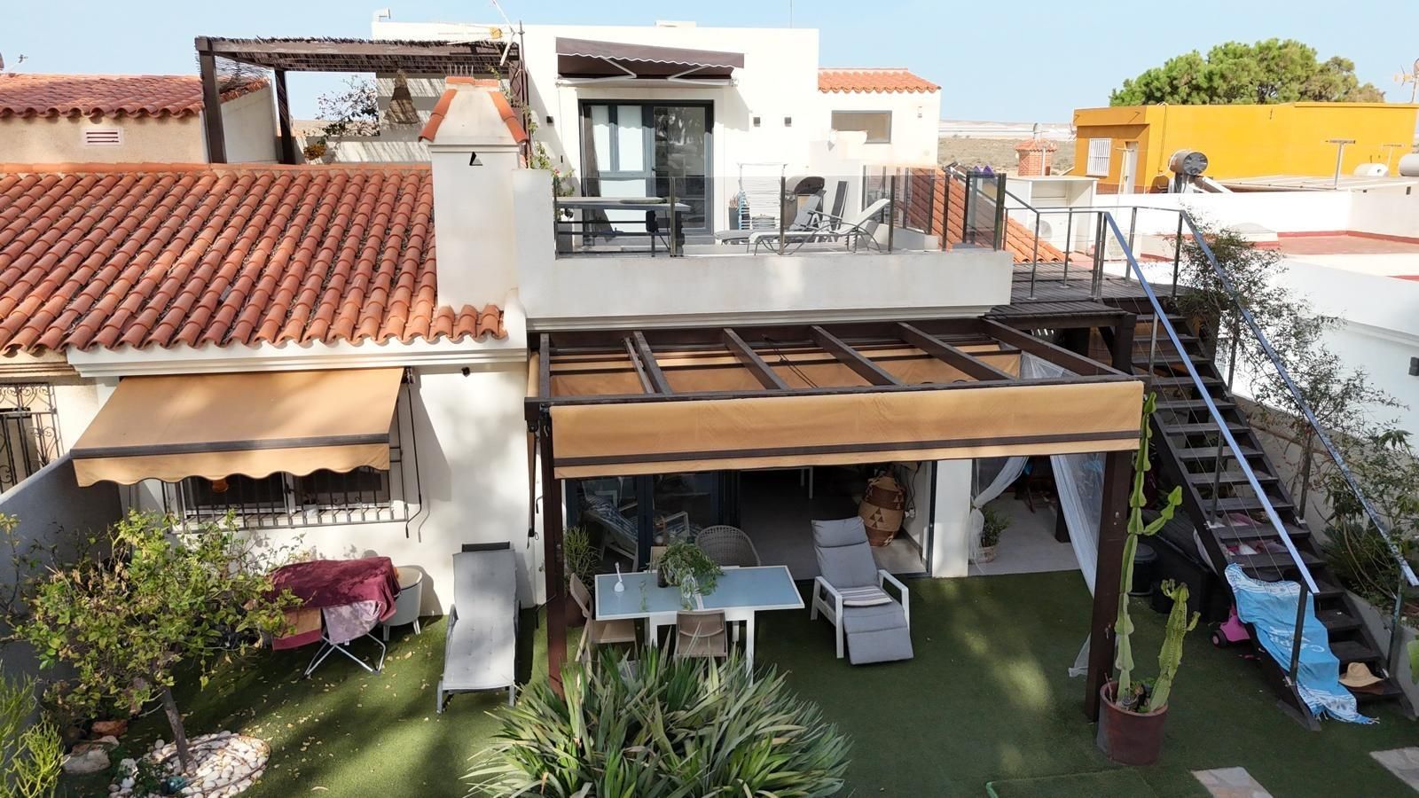Terrace of House or chalet for sale in  Almería Capital  with Air Conditioner, Jacuzzi and Community pool