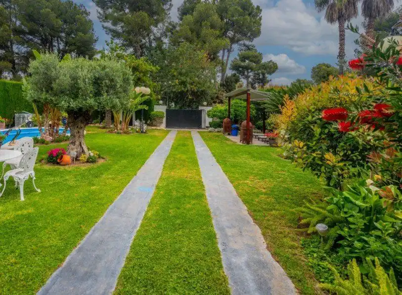 Garden of Houses for sale in Paterna  with Air Conditioner, Heating and Private garden