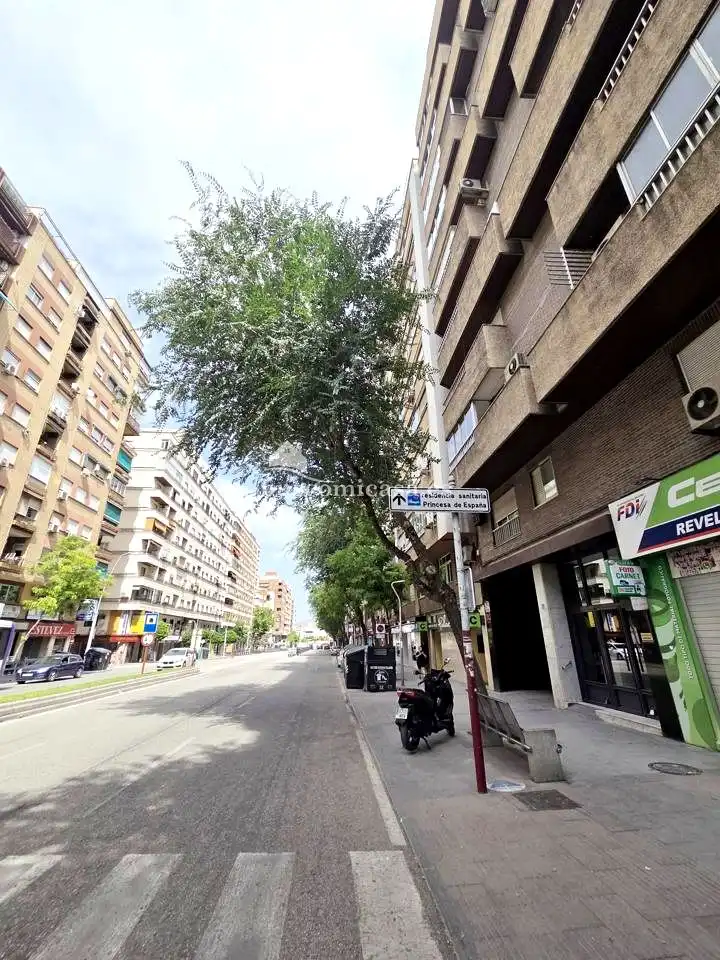 Vista exterior de Pis en venda en Jaén amb Aire condicionat, Calefacció i Balcó