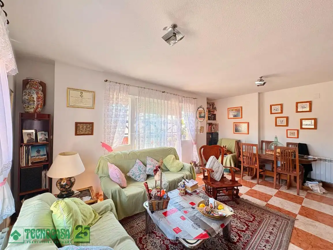 Sala de estar de Casa adosada en venta en Lillo con Calefacción