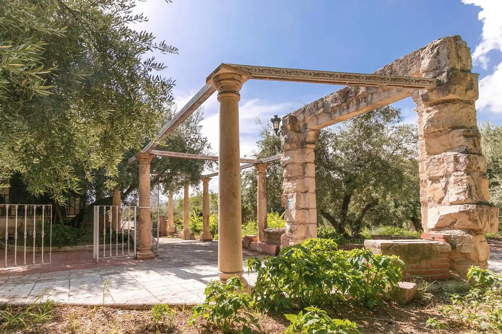 Jardí de Finca rústica en venda en Jaén amb Aire condicionat, Calefacció i Jardí privat