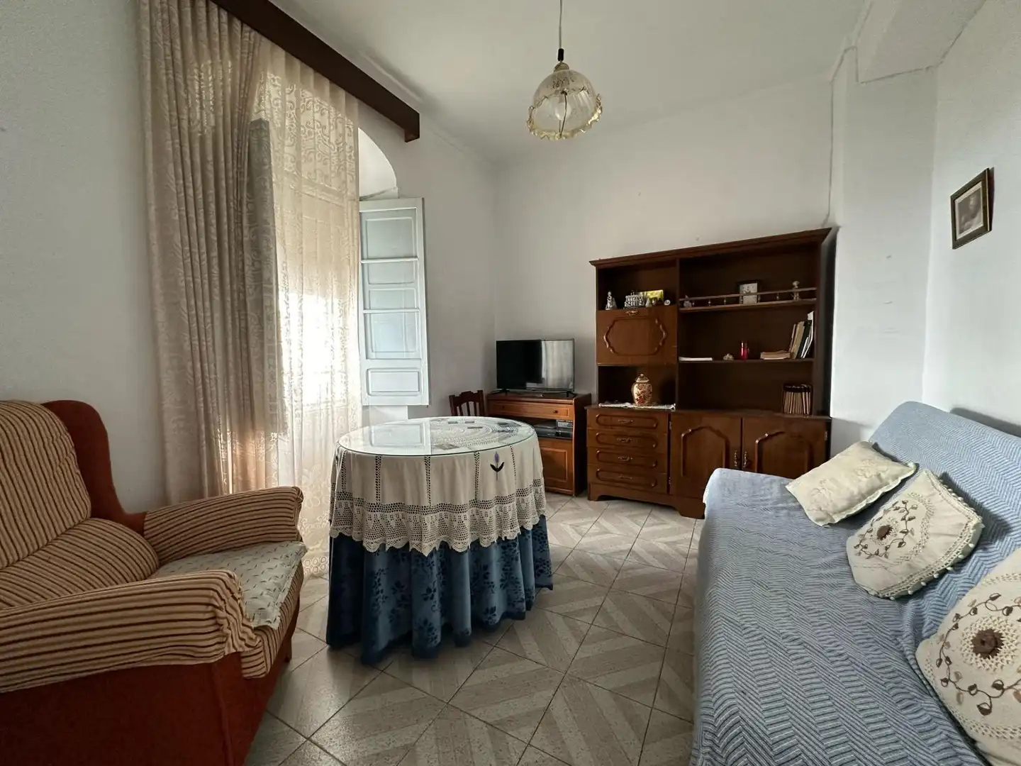 Sala d'estar de Casa o xalet en venda en Ubrique amb Terrassa, Traster i Balcó