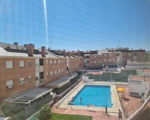 Piscina de Pis de lloguer en Las Ventas de Retamosa amb Aire condicionat, Terrassa i Balcó