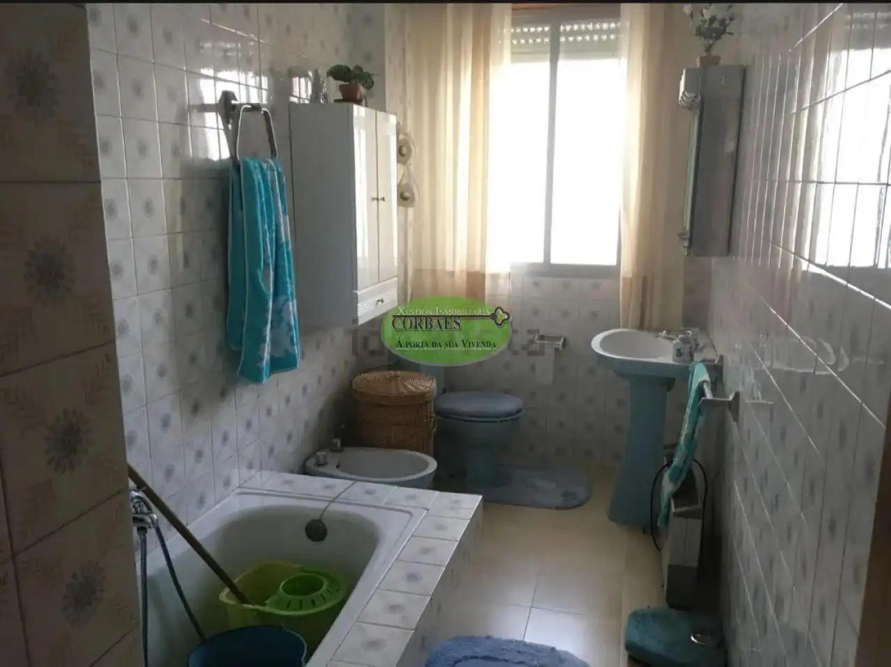 Badezimmer von Wohnung zum Verkauf in Xunqueira de Ambía mit Heizung, Abstellraum und Möbliert