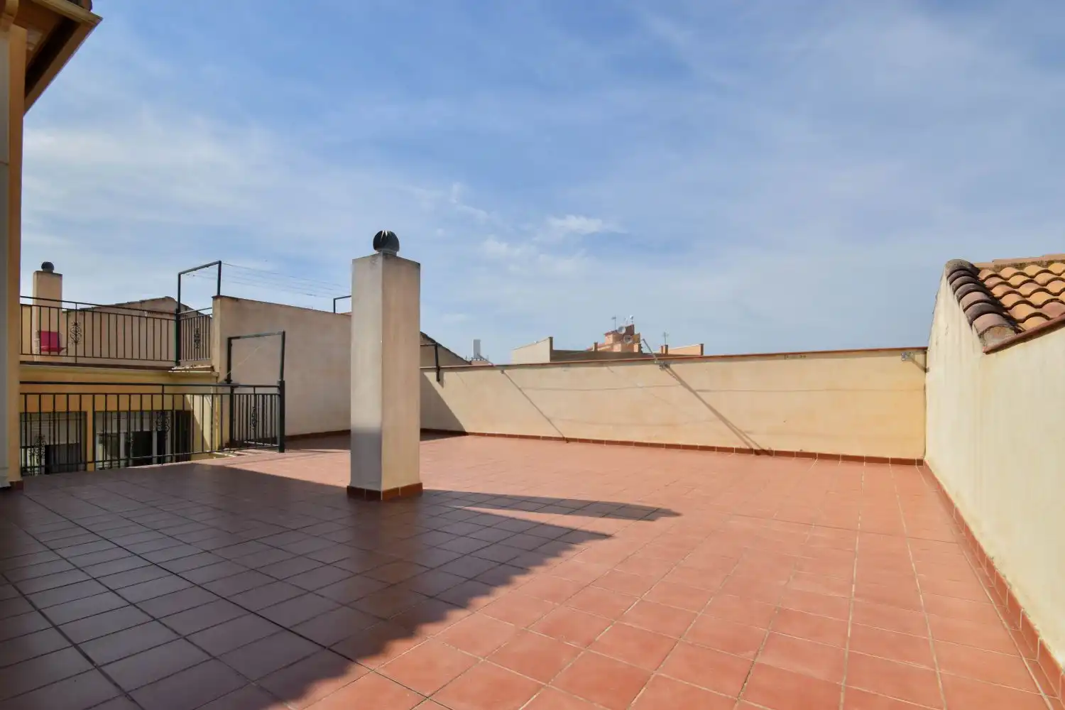 Terraza de Piso en venta en Las Gabias con Aire acondicionado