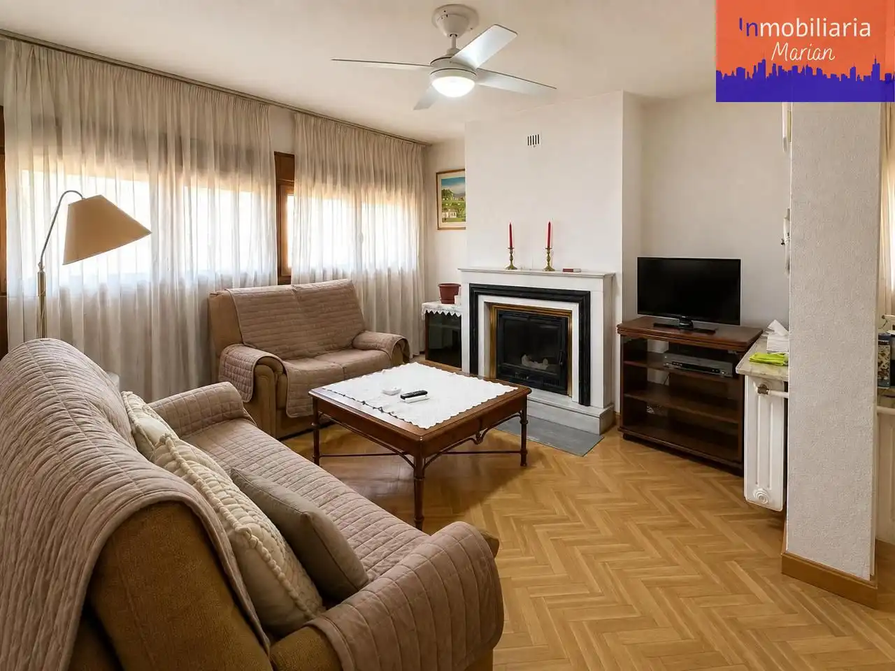 Sala de estar de Casa o chalet en venta en Aranda de Duero con Calefacción, Jardín privado y Piscina