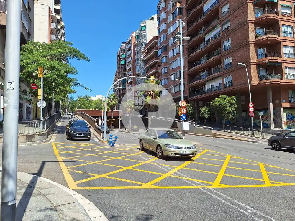 Exterior view of Commercial properties for sale in Barcelona