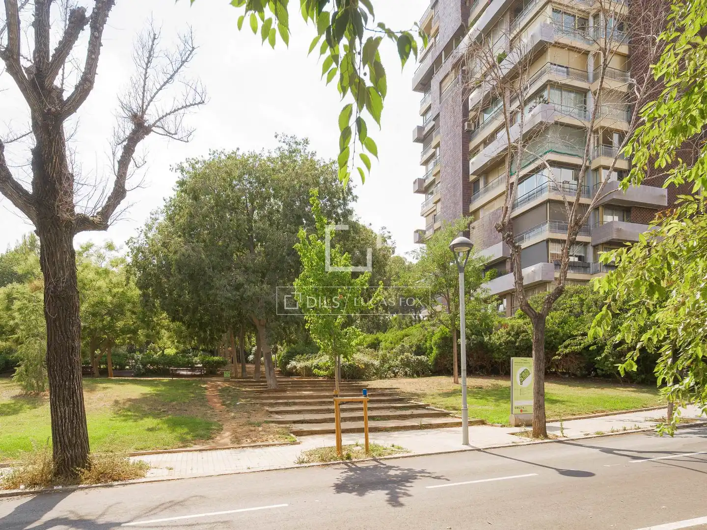 Außenansicht von Wohnung zum Verkauf in Barcelona mit Klimaanlage, Terrasse und Abstellraum