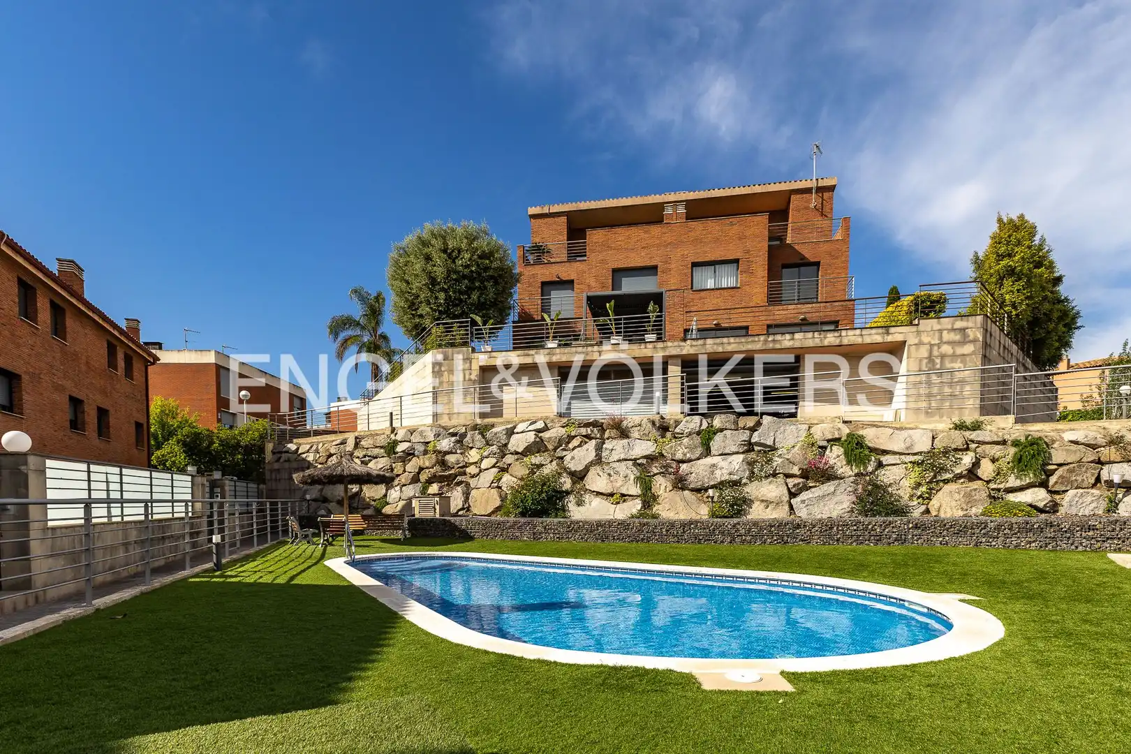 Vista exterior de Casa adosada de alquiler en Tiana con Aire acondicionado, Calefacción y Jardín privado