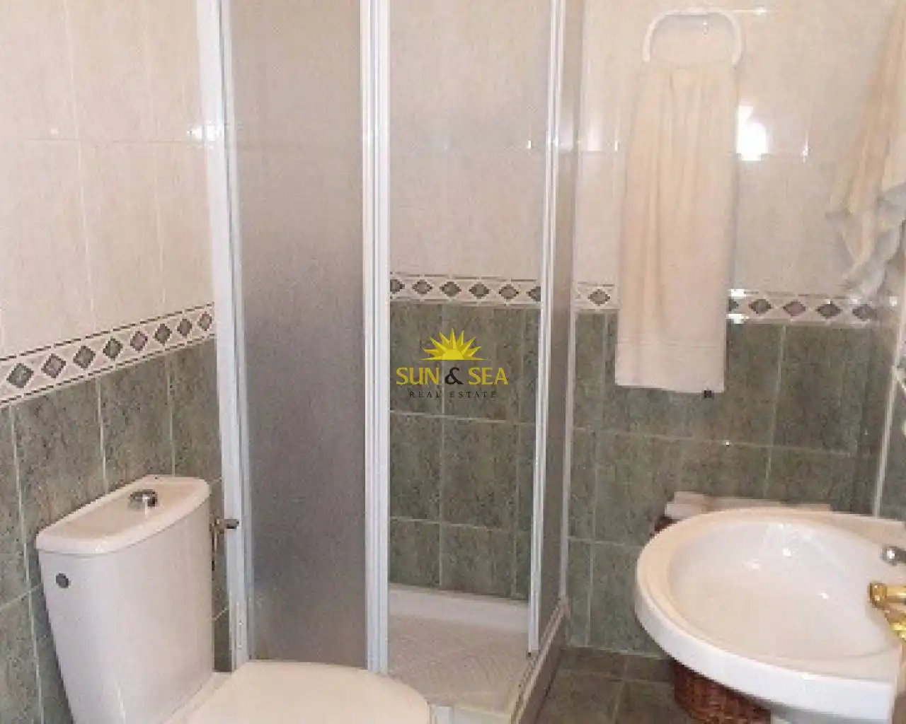 Bany de Pis de lloguer en Torrevieja amb Aire condicionat, Calefacció i Terrassa