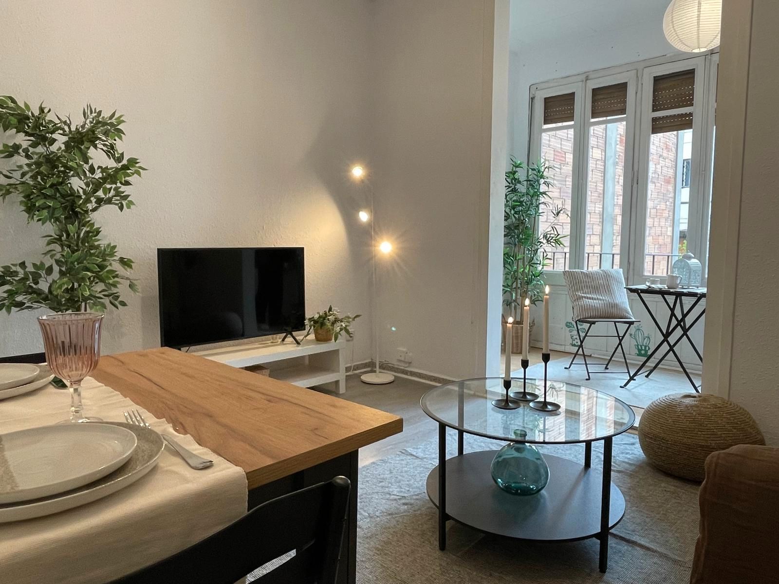 Sala de estar de Piso en venta en  Barcelona Capital con Balcón