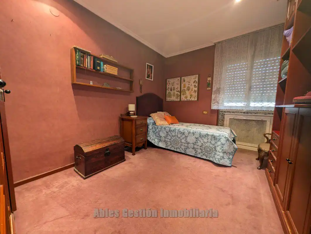 Schlafzimmer von Dachboden zum Verkauf in Oviedo  mit Terrasse