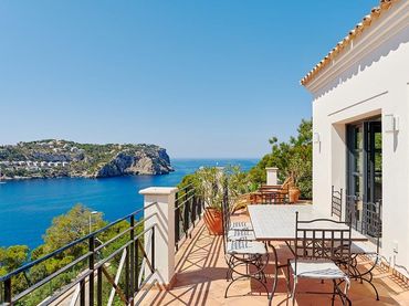 Casa amb balcó en venda a Port d'Andratx