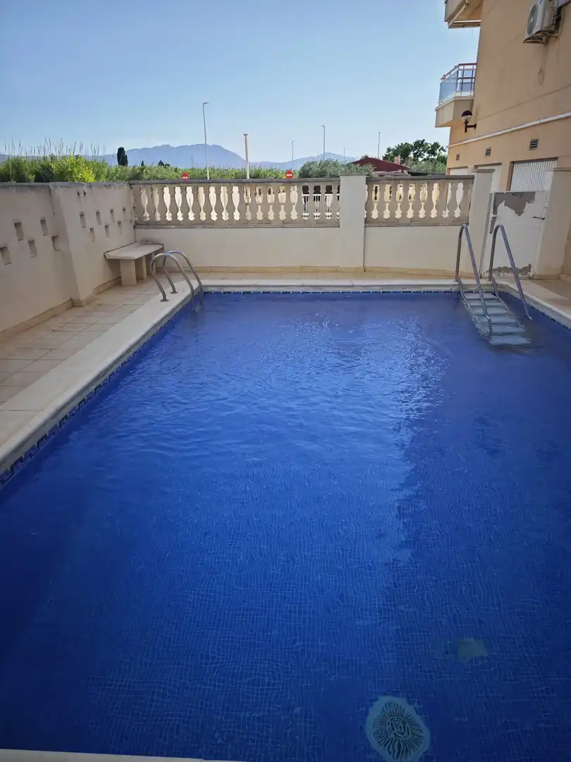 Schwimmbecken von Wohnungen zum Verkauf in Guardamar de la Safor mit Klimaanlage, Heizung und Terrasse