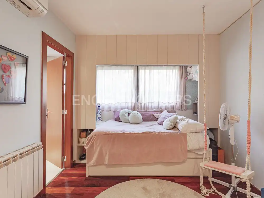 Habitación de Casa o chalet en venta en Barcelona con Aire acondicionado, Calefacción y Jardín privado