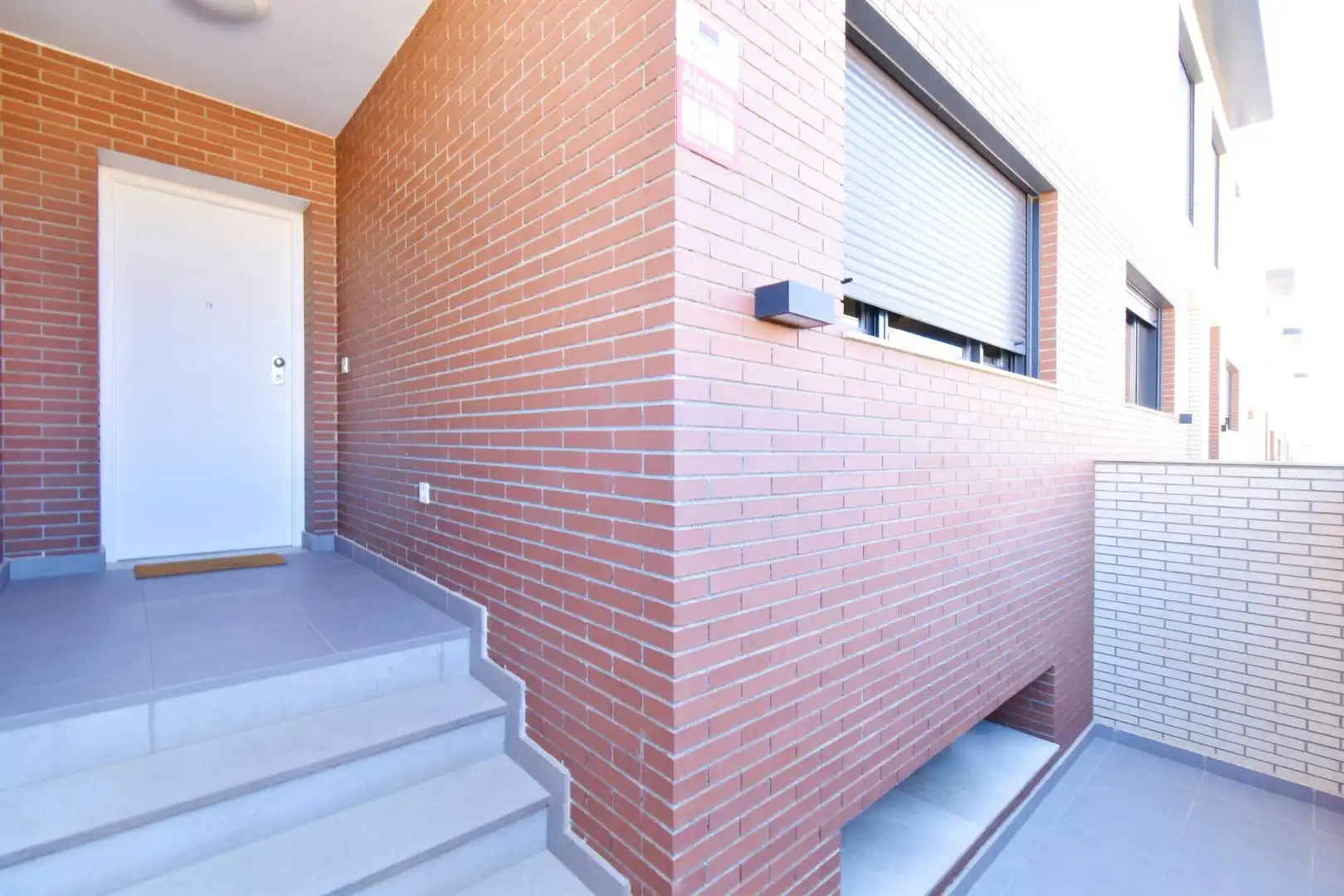 Vista exterior de Casa adosada en venta en Almería con Aire acondicionado, Terraza y Trastero
