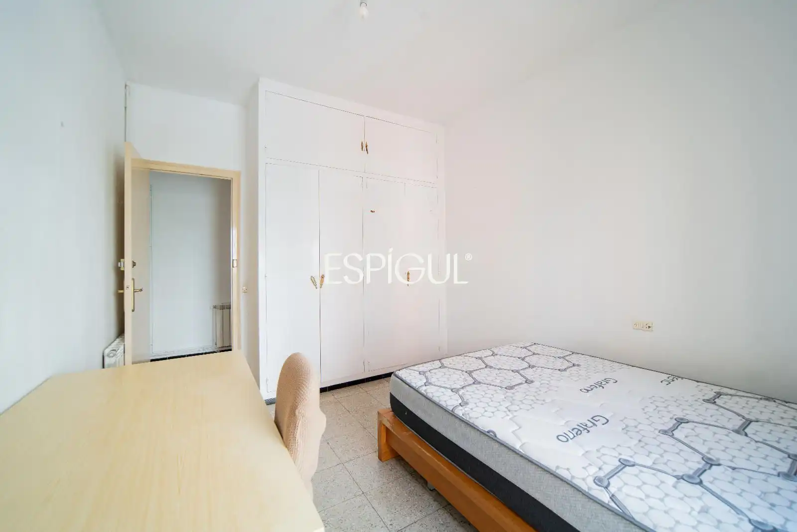 Habitación de Piso en venta en Girona con Calefacción, Terraza y Amueblado
