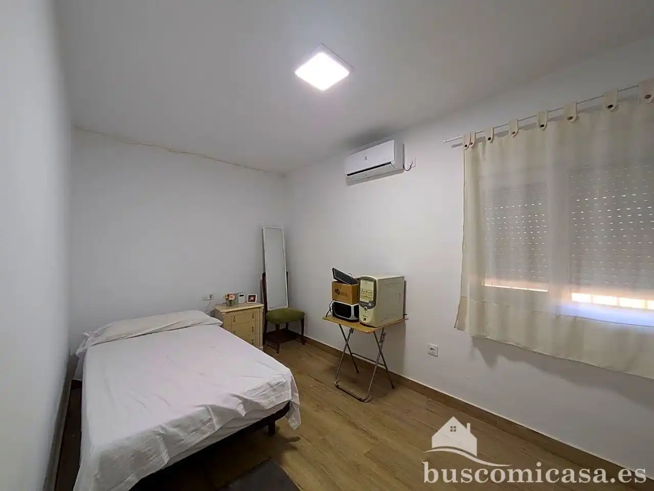Dormitori de Casa o xalet en venda en Linares amb Aire condicionat, Jardí privat i Traster
