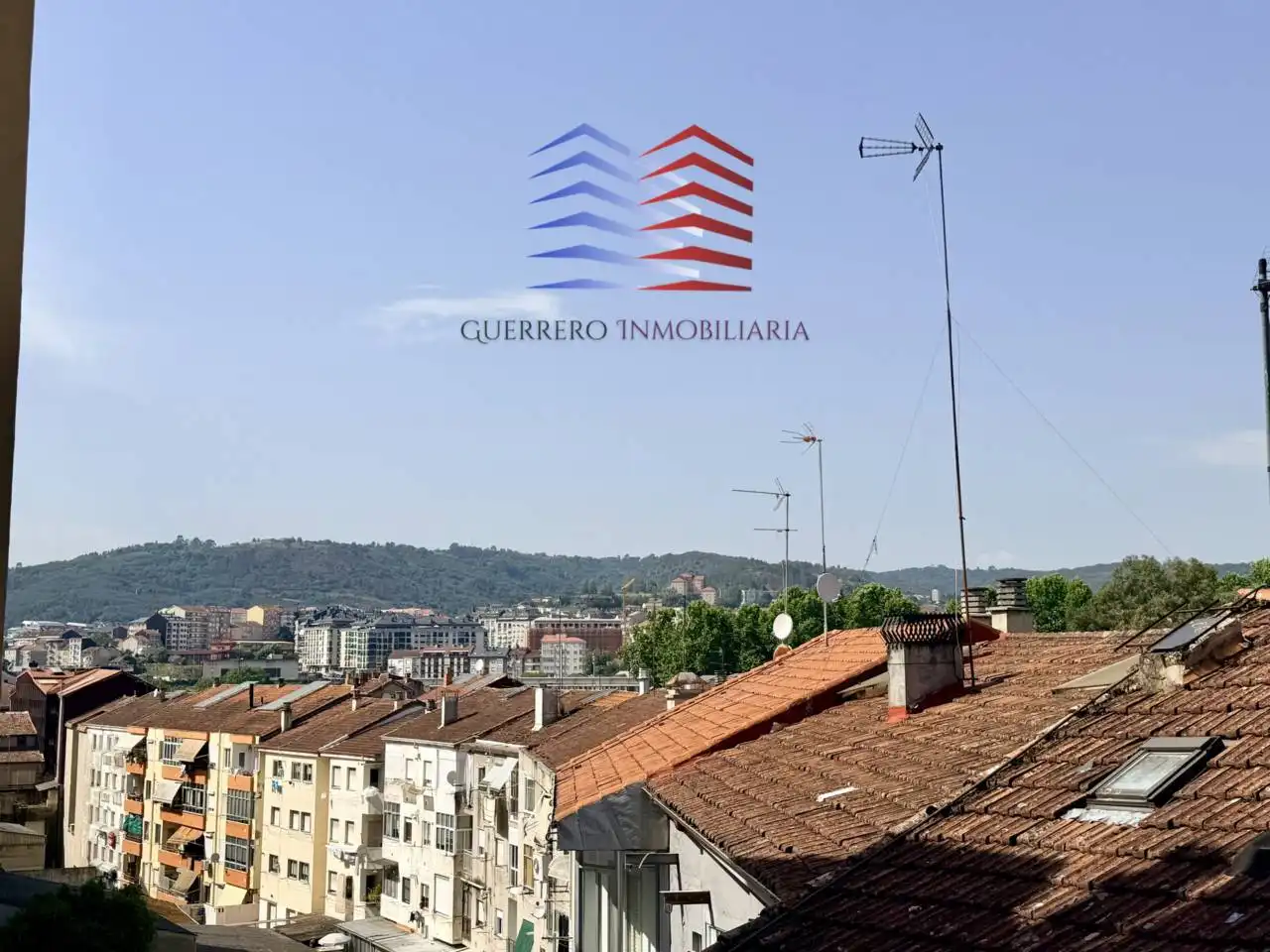 Außenansicht von Wohnungen zur Miete in Ourense Capital  mit Heizung, Parkett und Möbliert