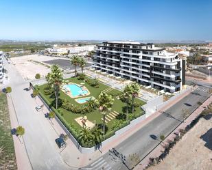 Vista exterior de Àtic en venda en Torrevieja amb Aire condicionat, Terrassa i Piscina comunitària