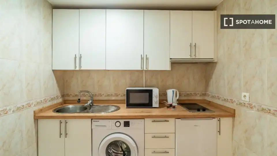 Cocina de Estudio para compartir en Torremolinos con Aire acondicionado, Terraza y Amueblado