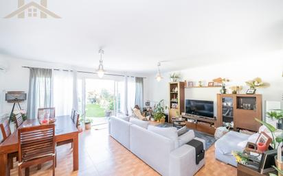 Sala d'estar de Casa adosada en venda en Las Rozas de Madrid