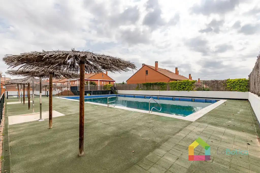 Swimming pool of Detached homes for sale in Toledo  with Air Conditioner, Heating and Terrace