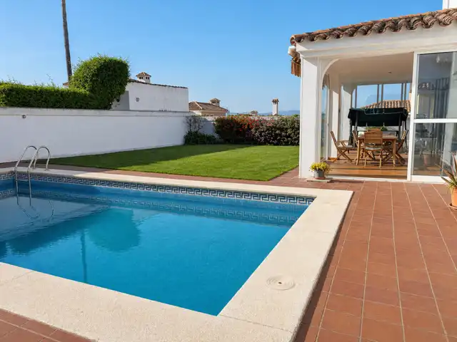 Swimming pool of Houses for sale in Algeciras  with Air Conditioner, Private garden and Terrace
