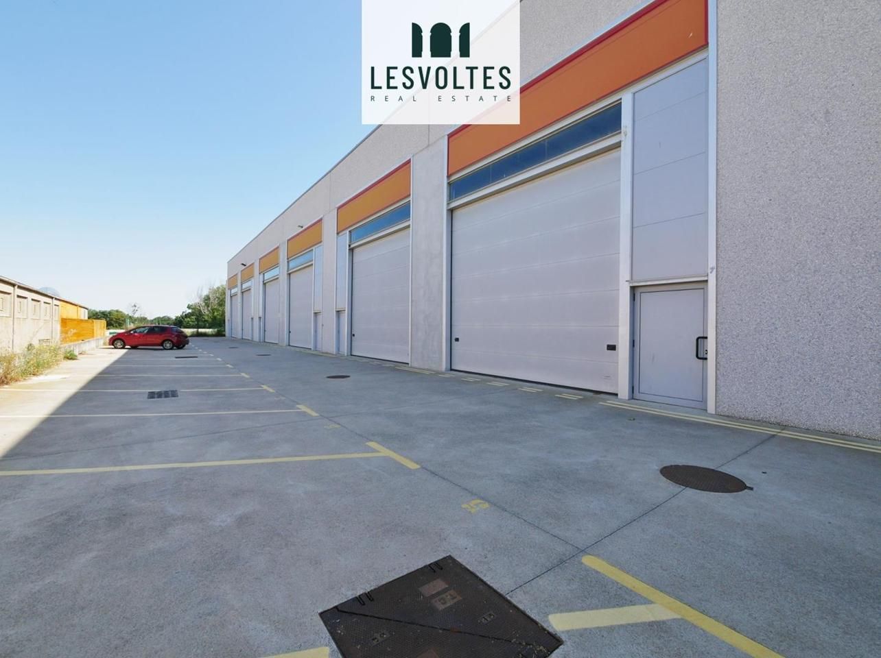 Vista exterior de Nau industrial de lloguer en Forallac