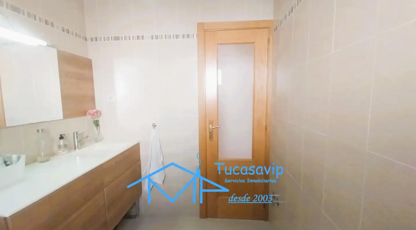Bany de Casa o xalet en venda en El Tiemblo  amb Jardí privat i Terrassa