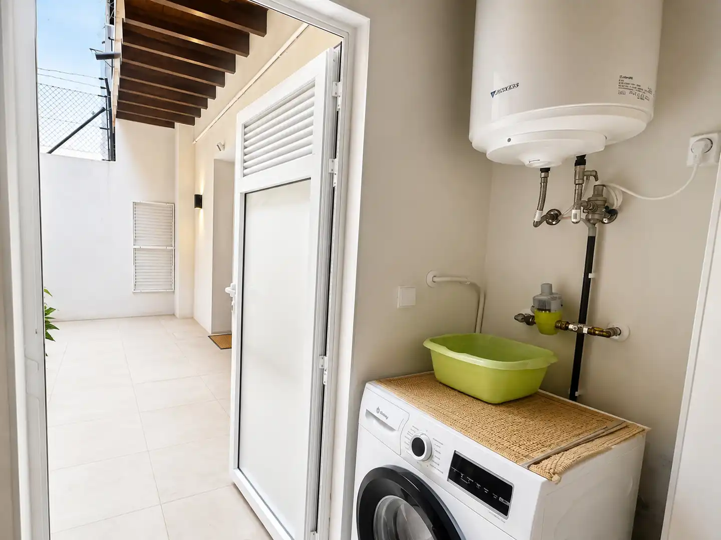Küche von Wohnung zum Verkauf in Alicante / Alacant mit Klimaanlage, Privatgarten und Abstellraum