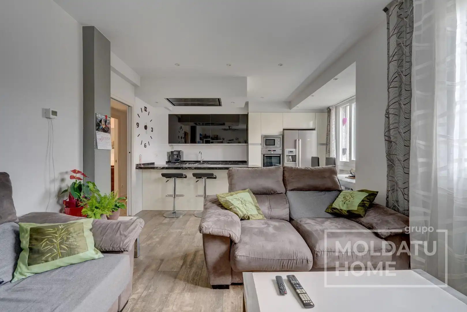 Sala de estar de Piso en venta en Irun  con Calefacción, Trastero y Amueblado