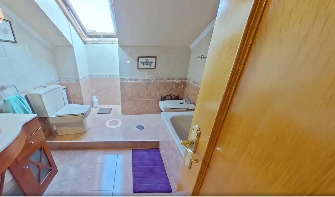 Baño de Dúplex en venta en Oviedo  con Calefacción, Parquet y Terraza