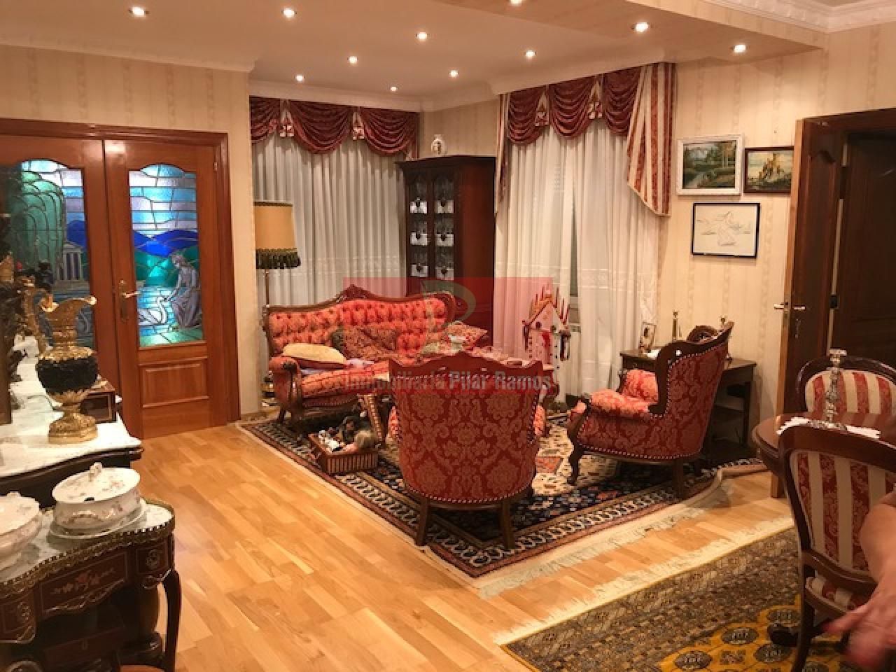 Sala d'estar de Casa o xalet en venda en Carrizo amb Jardí privat, Parquet i Terrassa