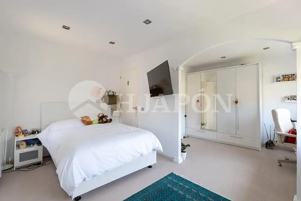 Bedroom of Houses for sale in Alella  with Heating, Private garden and Terrace