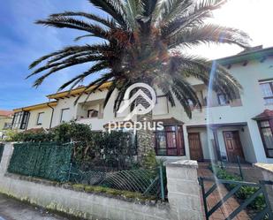 Vista exterior de Casa adosada en venda en Miengo amb Terrassa, Piscina i Balcó