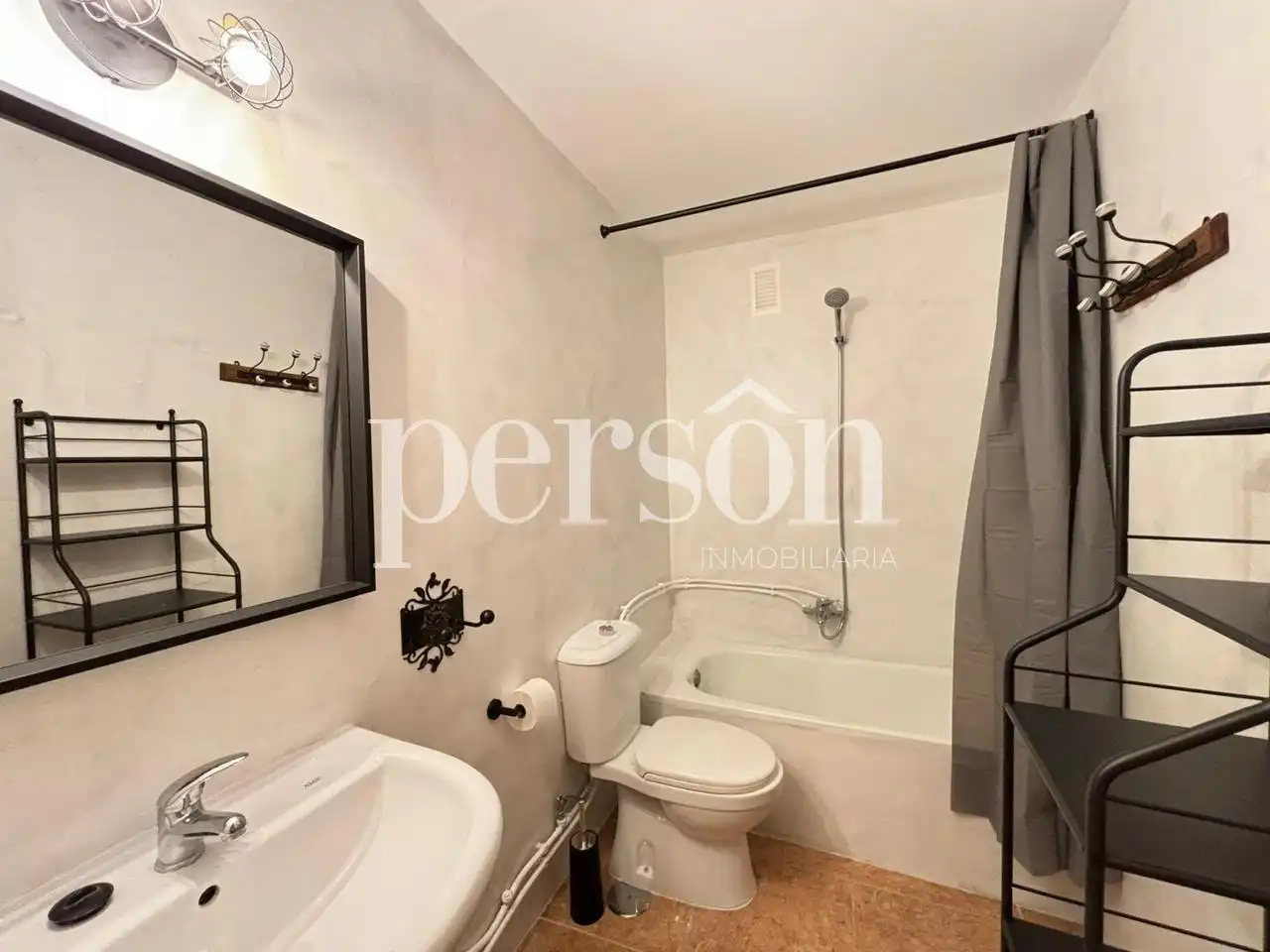 Baño de Piso de alquiler en Valencia con Aire acondicionado, Amueblado y Balcón